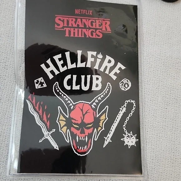 Stranger Things "Hellfire Club" Card Holder & Lanyard Set with Red Furry  Bag - Picture 9 of 16